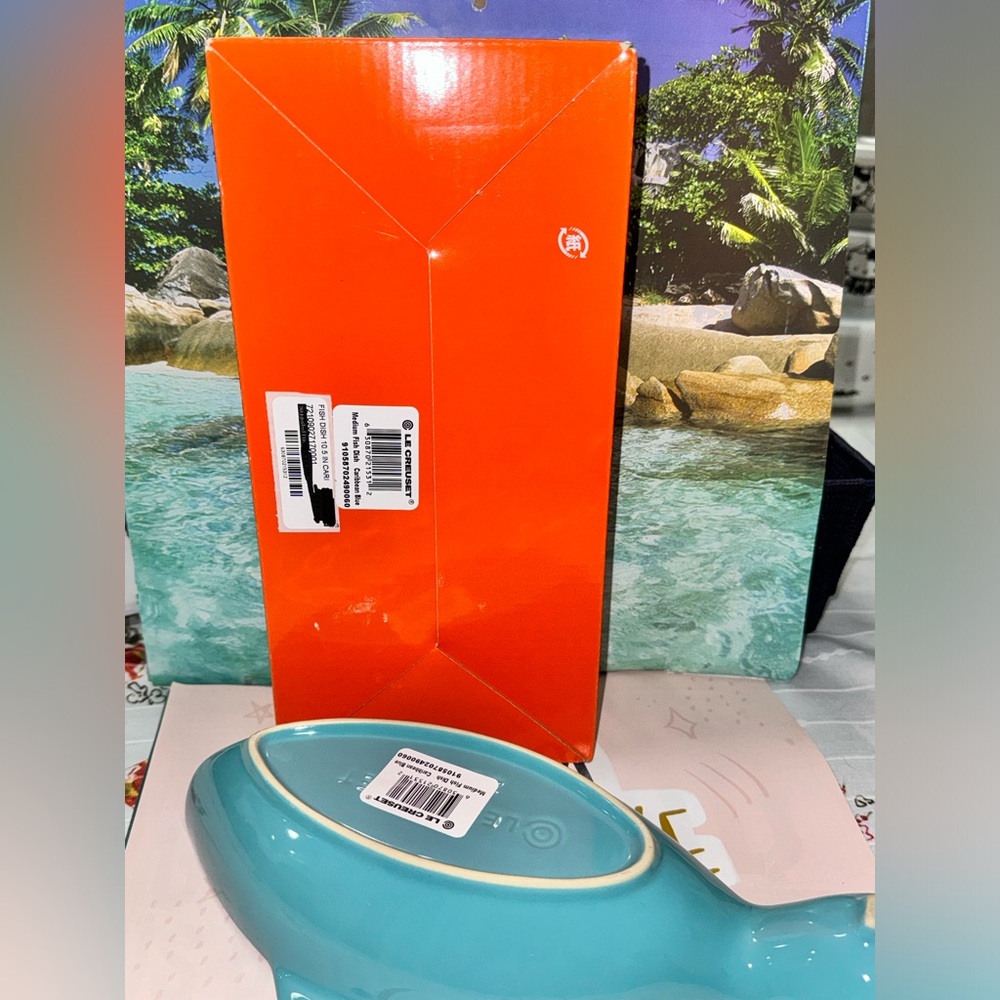 NWT NIB Le Creuset Caribbean Blue Medium Ceramic Stoneware Fish 🐠 Dish 10.5” - Picture 2 of 10